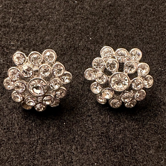 Very pretty and stylish matching Rhinestone Necklace and earrings - Picture 5 of 7